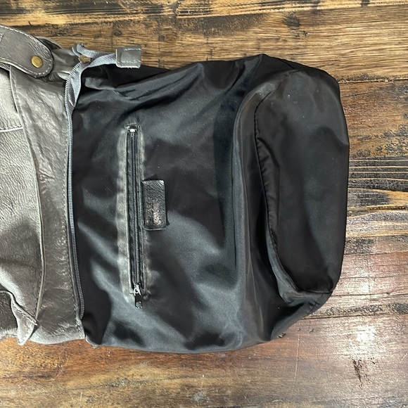 Italian made hobo purse in gorgeous grey leather - it’s so classic! - Picture 16 of 17